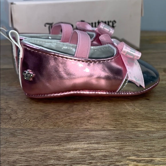 Juicy Couture Baby Venice Crib Shoes - Picture 2 of 5